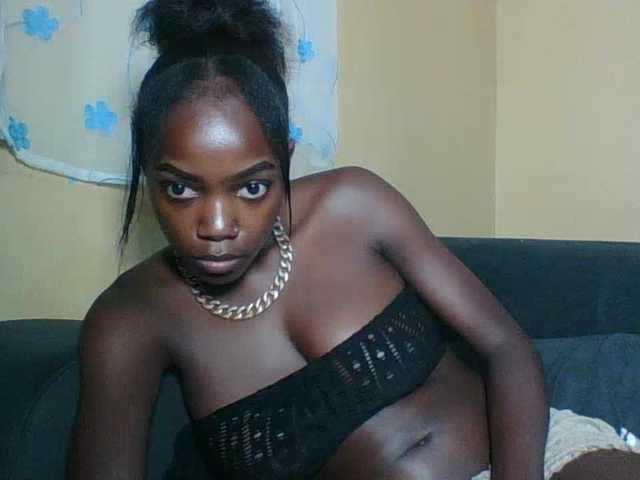 Pinkypetite's BongaCams show and profile