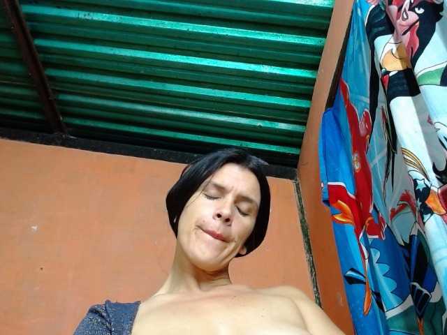 annyluna's BongaCams show and profile