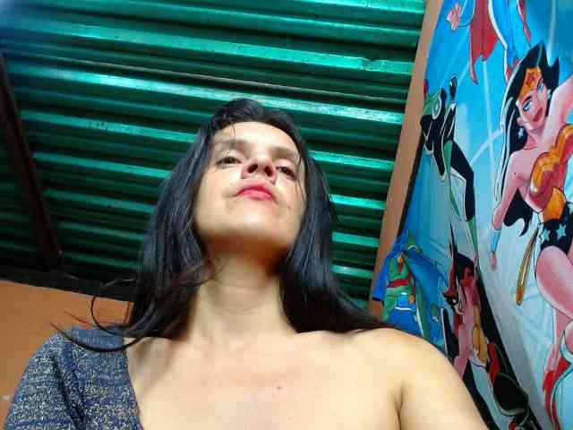 annyluna Live Webcam on BongaCams