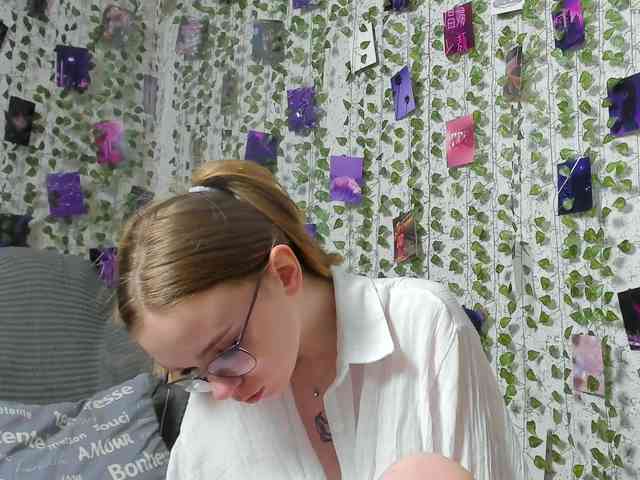Stacey-Kiss webcam