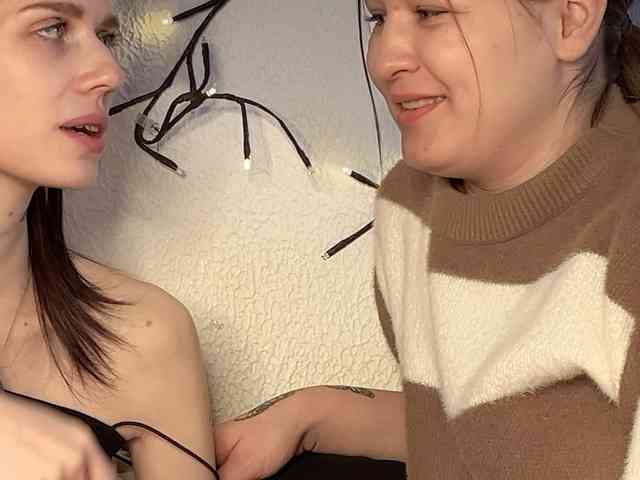 ZoyaVikki webcam