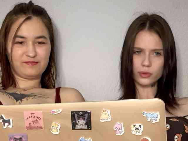 ZoyaVikki webcam