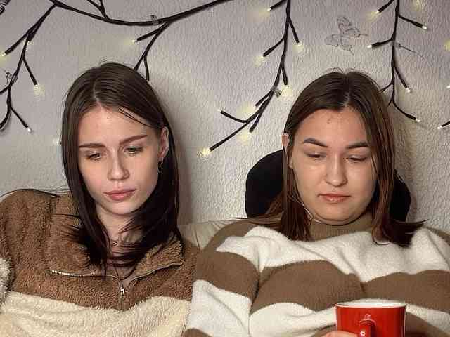 ZoyaVikki webcam