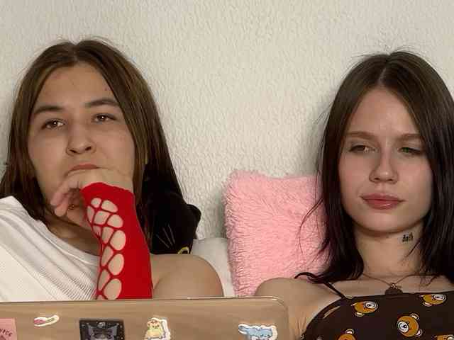 ZoyaVikki webcam