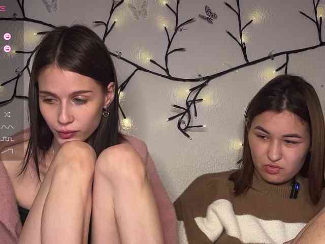 ZoyaVikki webcam