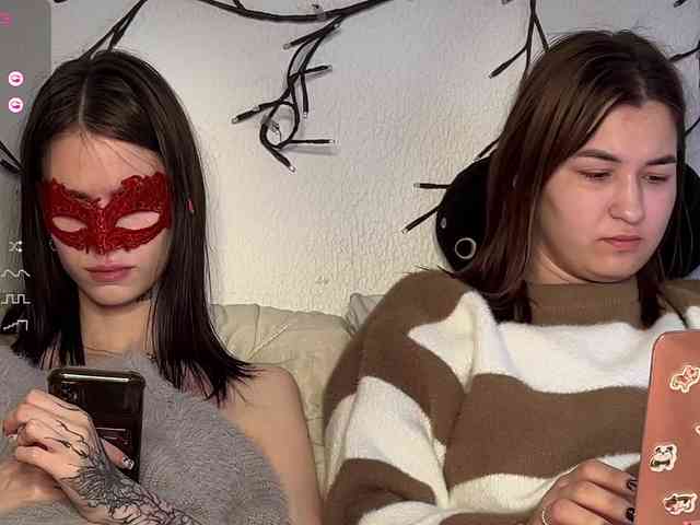 ZoyaVikki webcam