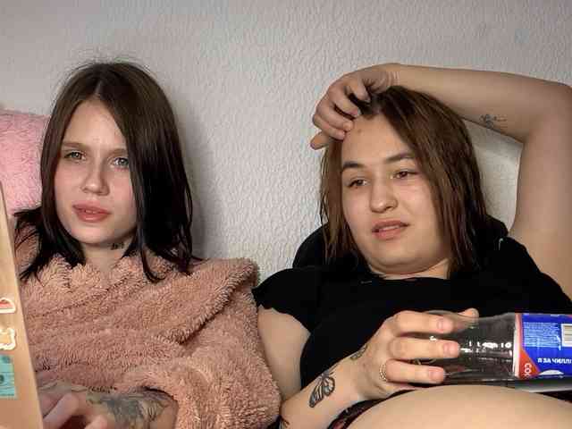 ZoyaVikki webcam