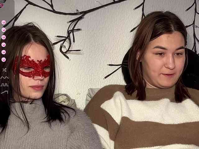ZoyaVikki webcam
