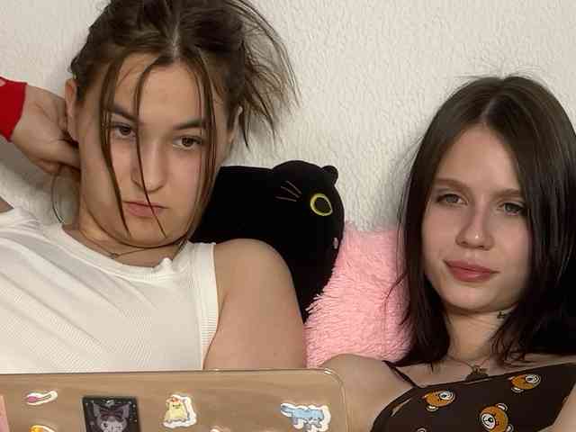 ZoyaVikki webcam
