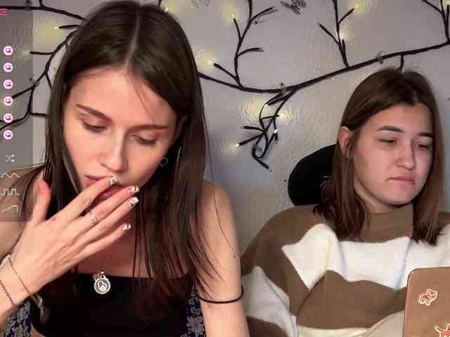 ZoyaVikki webcam