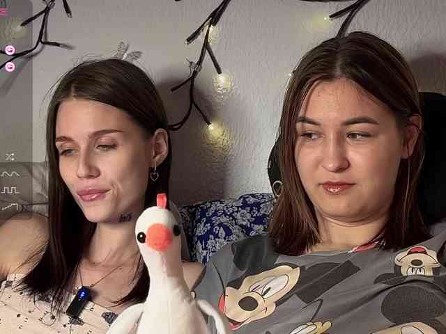 ZoyaVikki webcam