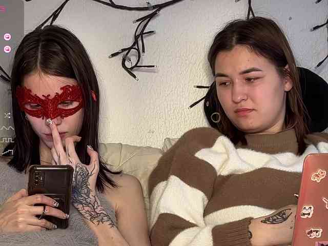 ZoyaVikki webcam
