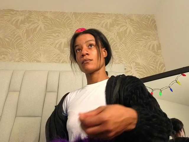 daffnelewis's BongaCams show and profile