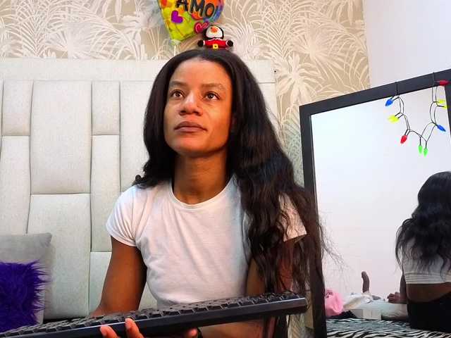 daffnelewis's BongaCams show and profile