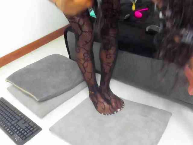 daffnelewis webcam