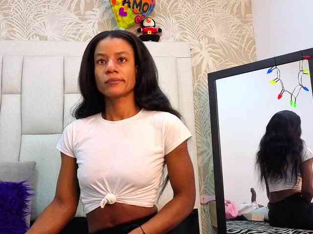 daffnelewis Live Webcam on BongaCams