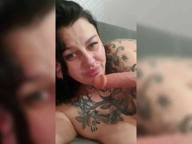 CannabisQueen webcam
