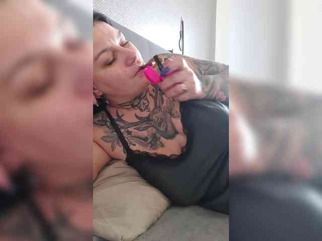 CannabisQueen webcam
