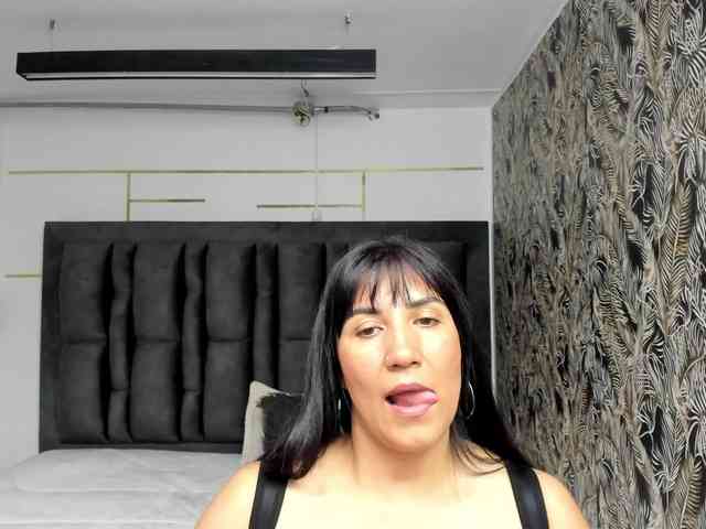 enter chatroom GiaFox