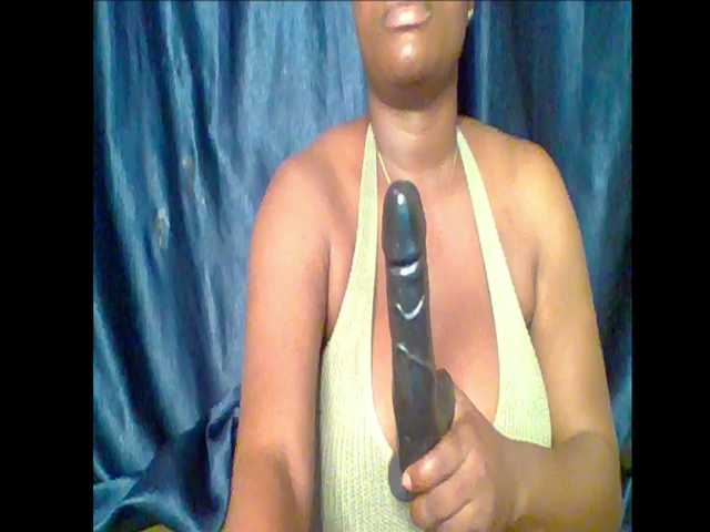 Thickerboobs-xx webcam