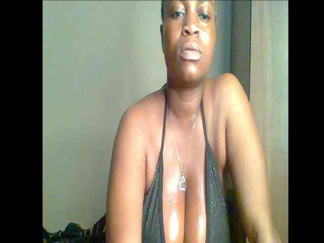 Thickerboobs-xx webcam