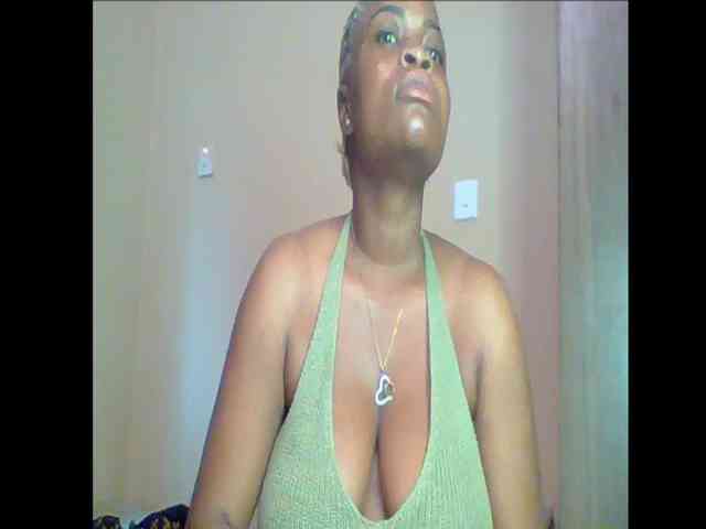 Thickerboobs-xx webcam