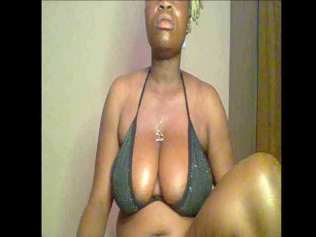 Thickerboobs-xx webcam