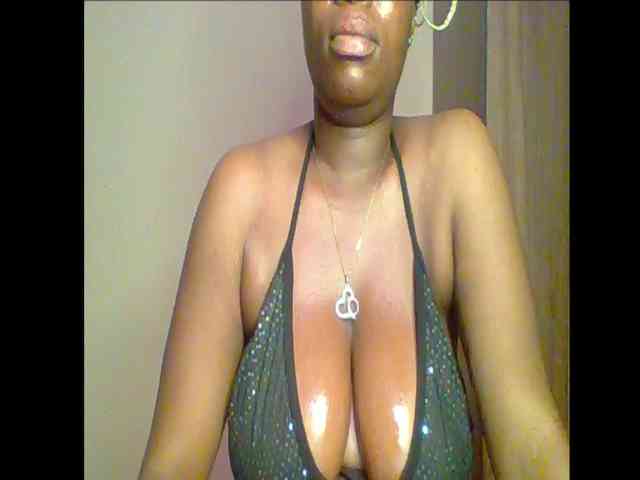 Thickerboobs-xx webcam