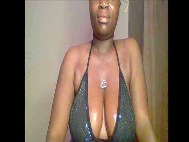Thickerboobs-xx webcam