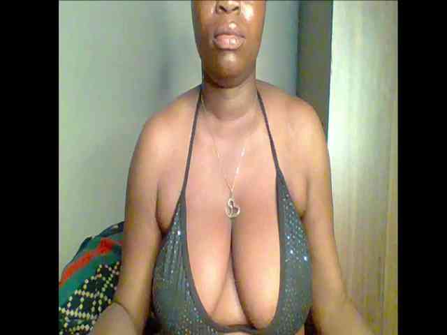 Thickerboobs-xx webcam