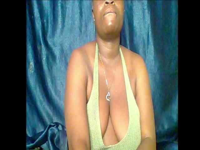Thickerboobs-xx webcam