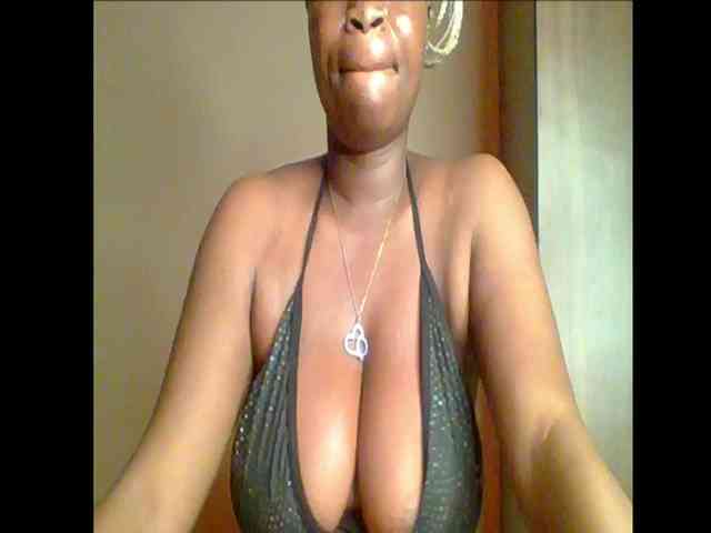 Thickerboobs-xx webcam