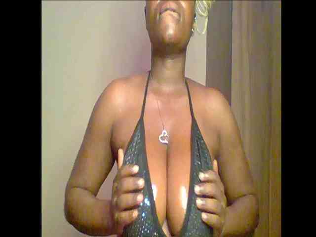 Thickerboobs-xx webcam
