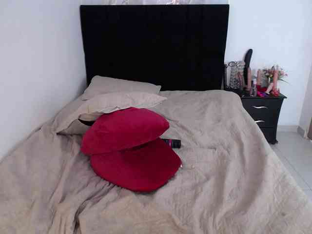 angelineYasminlove webcam