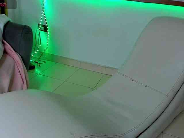 LetsDoeIt111 webcam