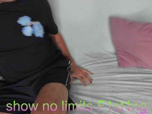 LetsDoeIt111 webcam