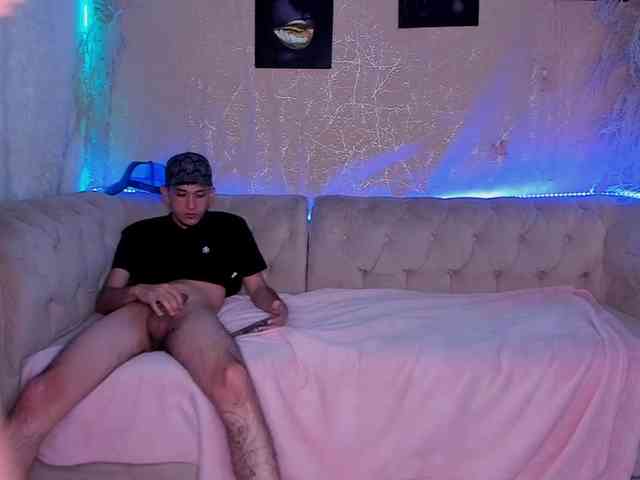 LetsDoeIt111 webcam