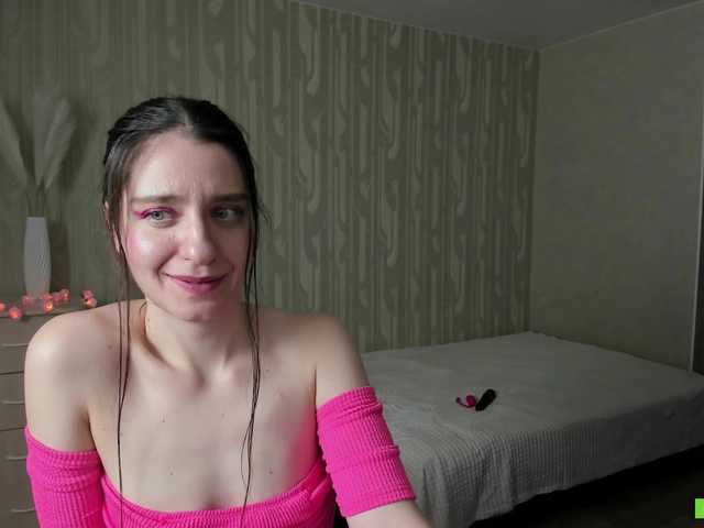 BellaTasty's BongaCams show and profile