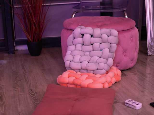  SashaFerrera chat room