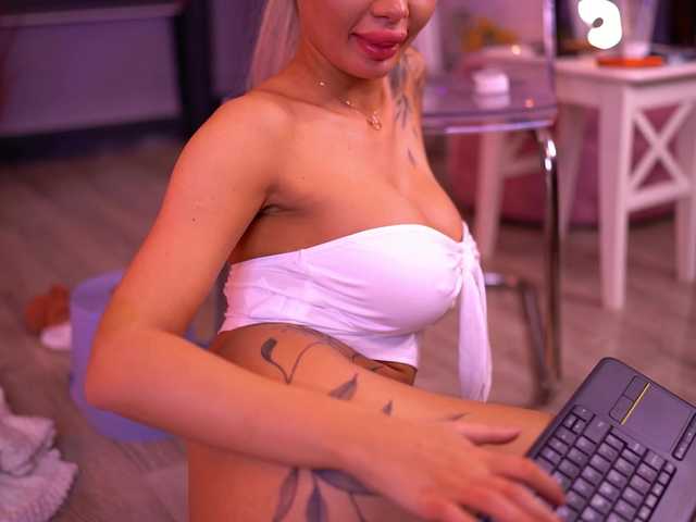 SashaFerrera webcam