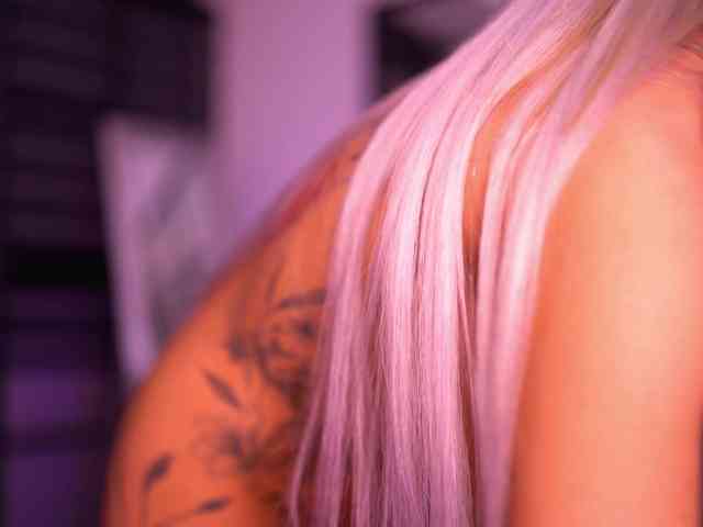 chat nude SashaFerrera