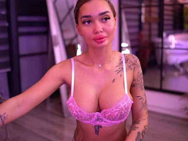 sexcam SashaFerrera