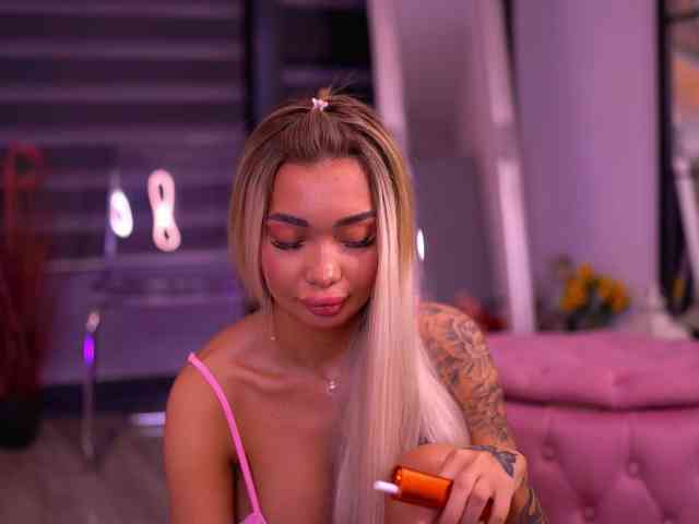 adult webcam chat SashaFerrera