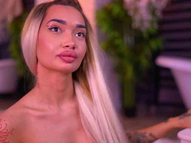live sex camera SashaFerrera