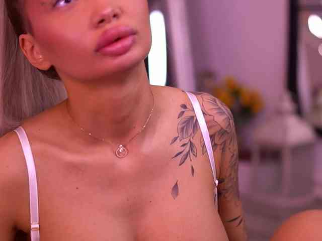 nude video chat SashaFerrera