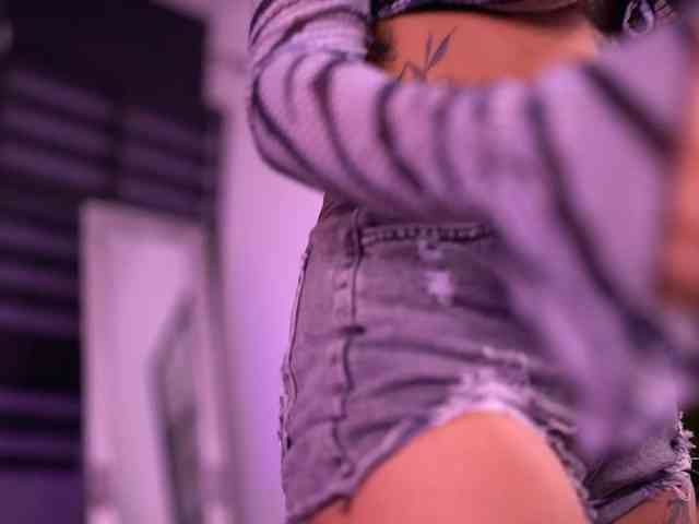 strip chat live SashaFerrera