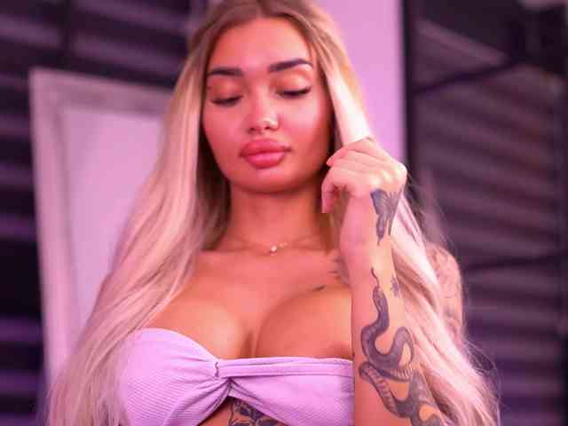 free nude chat SashaFerrera