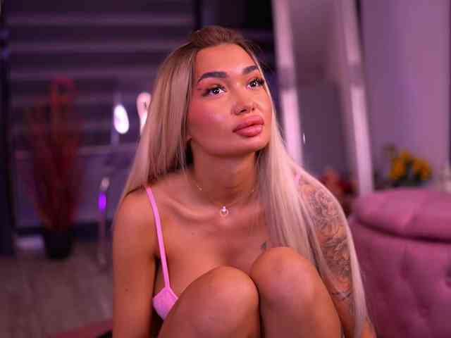nude live sex cam SashaFerrera