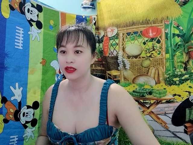 Youngsee69's BongaCams show and profile