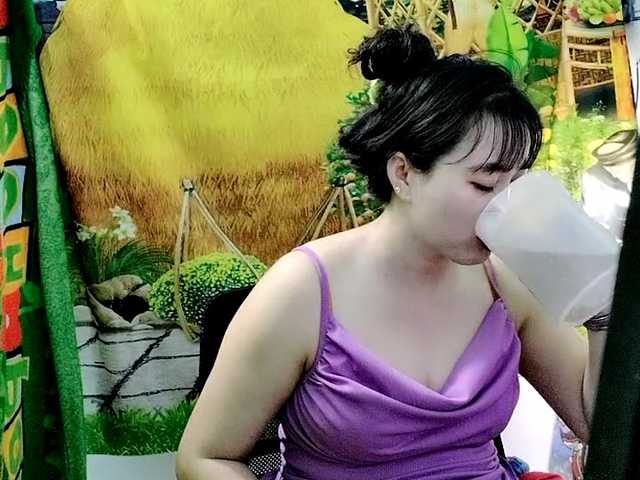 Youngsee69's BongaCams show and profile